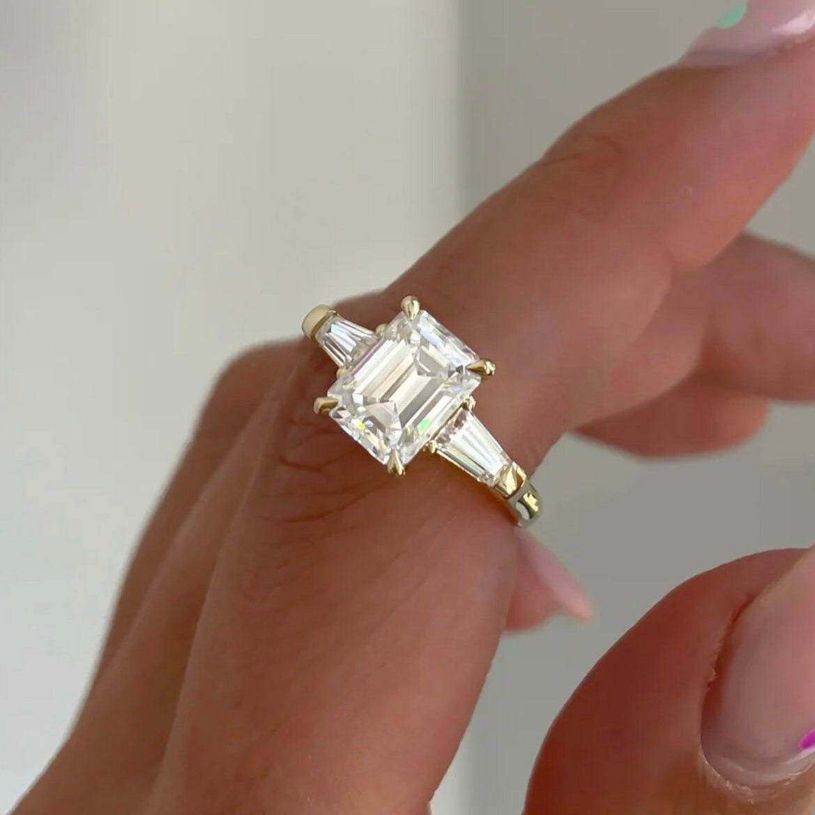 Guilia Emerald Baguette Threestone Laborgezüchteter Diamant Verlobungsring