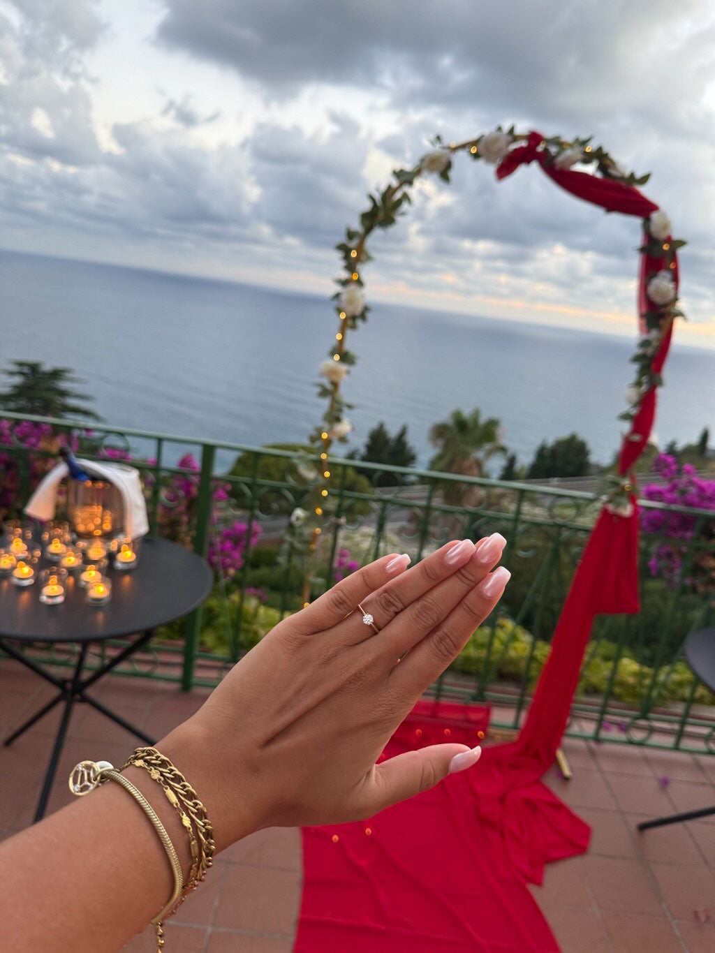 Sveta - Brilliant Solitär Verlobungsring aus 14k Gelbgold mit einem funkelnden, natürlichen Diamanten - handgefertigt & nachhaltig - von Labgrownlove