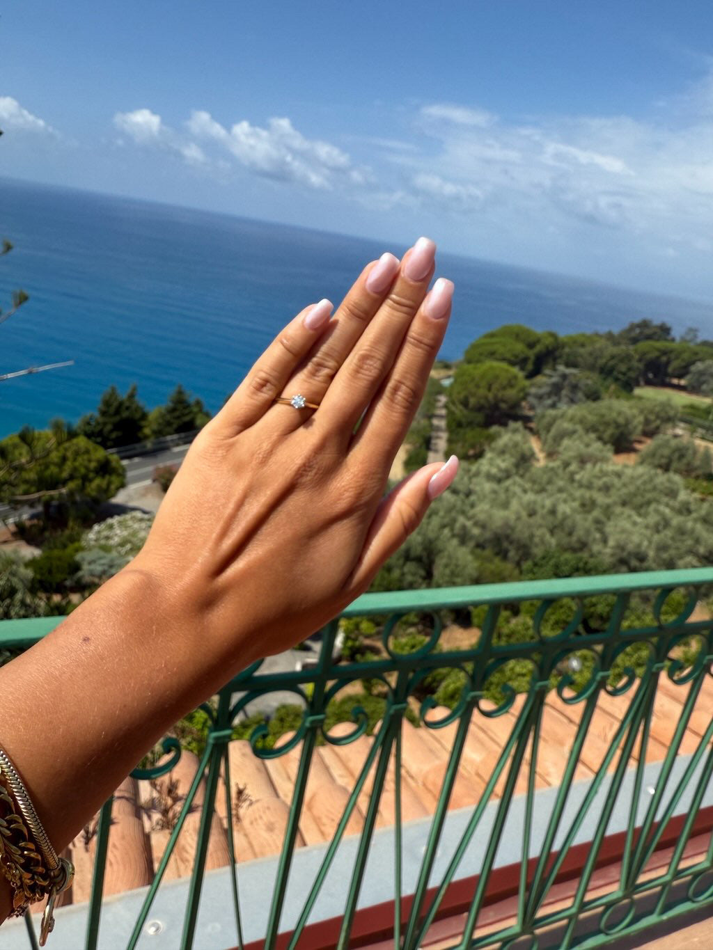 Sveta - Brilliant Solitär Verlobungsring aus 14k Gelbgold mit einem funkelnden, natürlichen Diamanten - handgefertigt & nachhaltig - von Labgrownlove