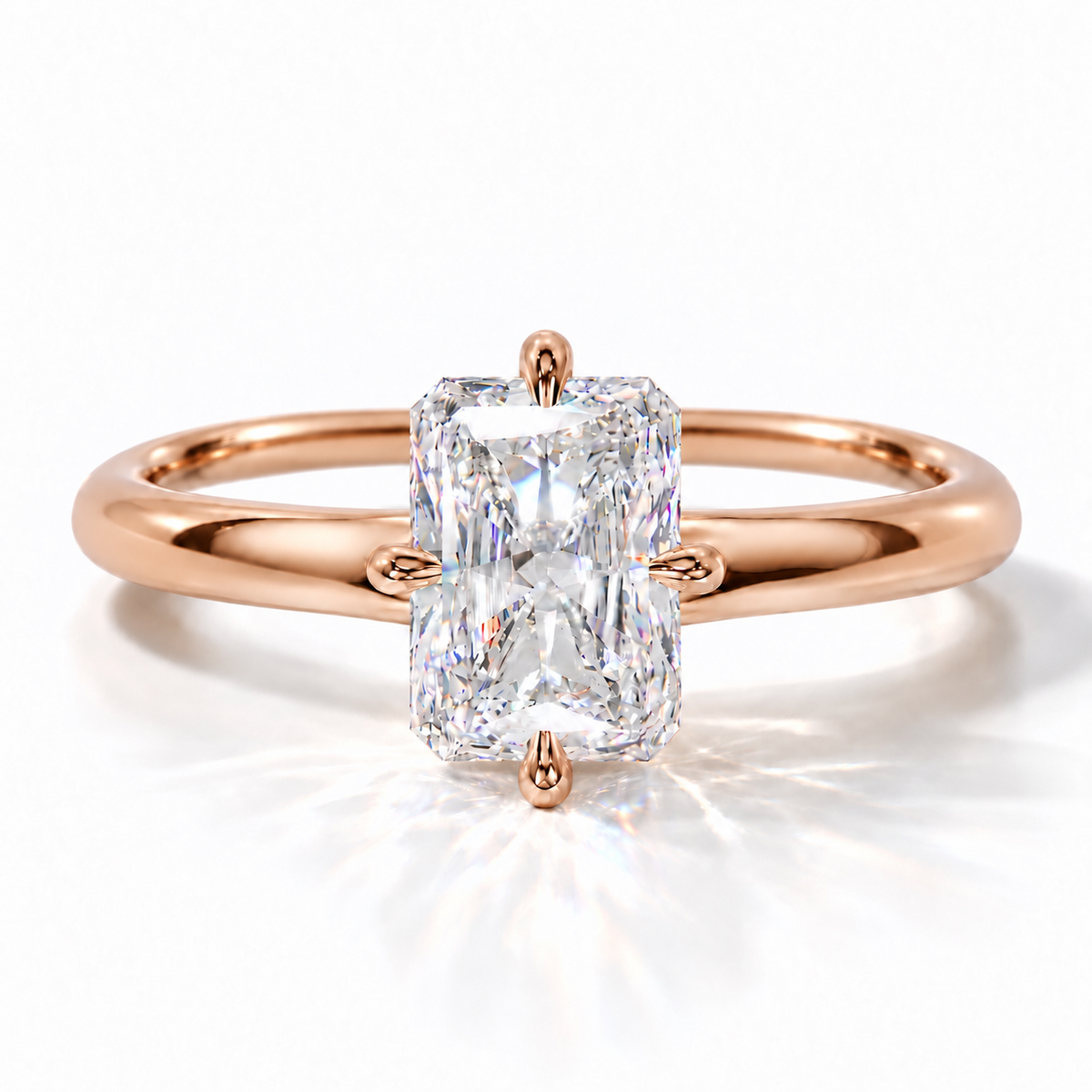 Lethizia Radiant-Verlobungsring in Roségold – Frontalansicht mit Radiant-Diamant und vier mittig angeordneten Krappen