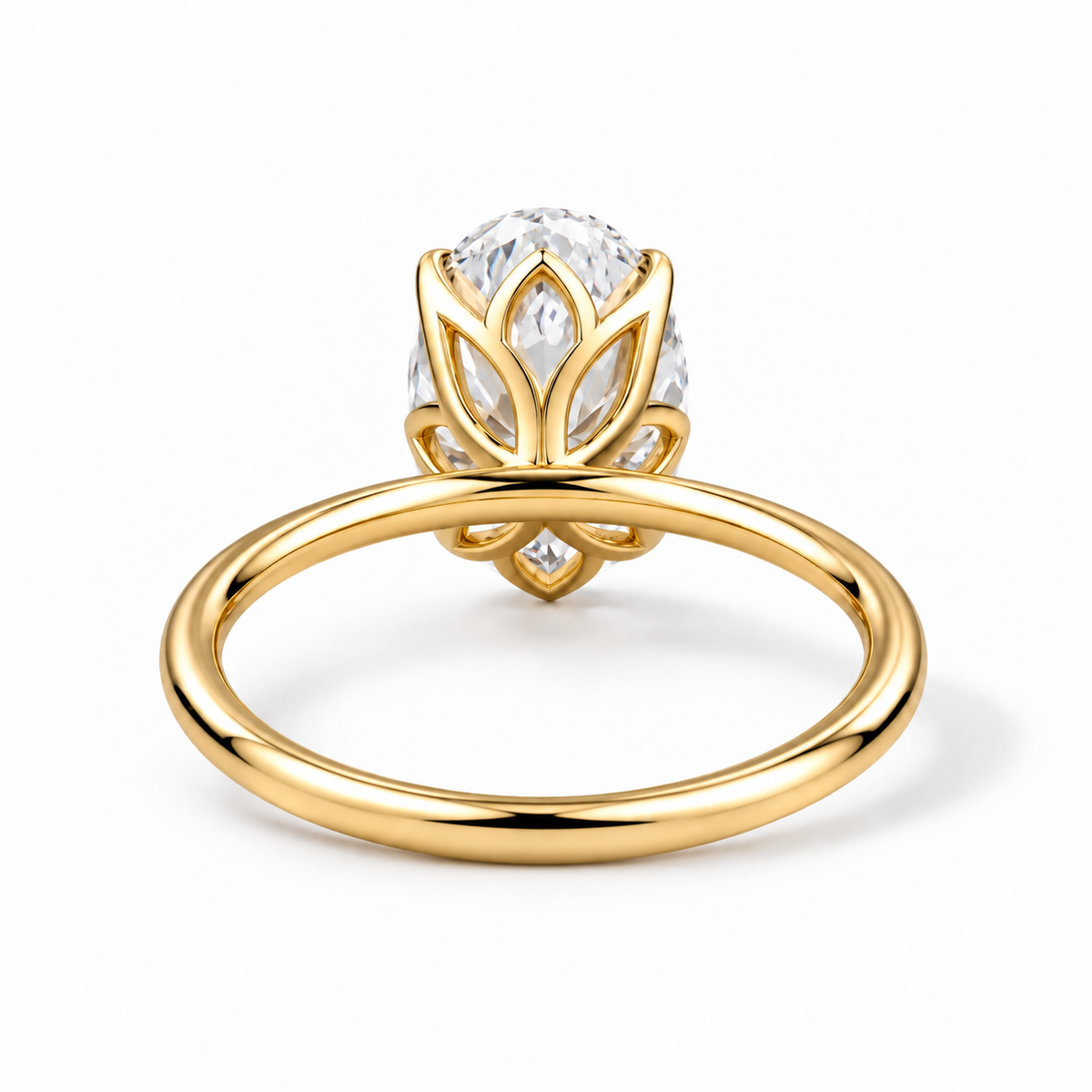 Seitenansicht: Ovaler Verlobungsring aus Gelbgold mit Labordiamant und Tulpenfassung