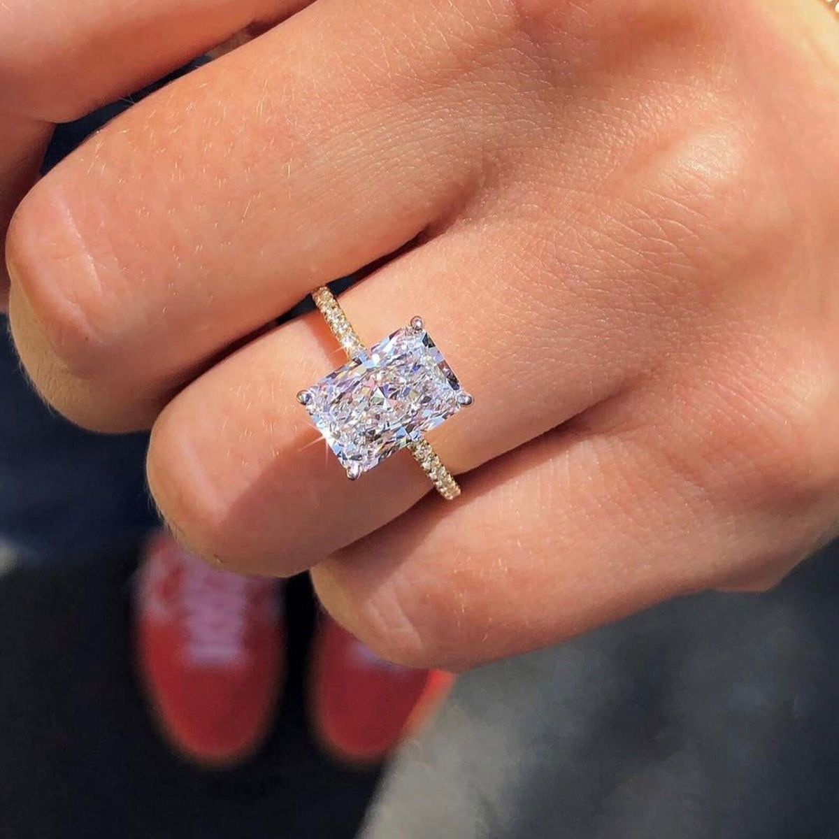 Roya Radiant Eternity Verlobungsring aus 14k Gelbgold mit einem funkelnden, laborgezüchteten Diamanten – handgefertigt, nachhaltig, von Labgrownlove