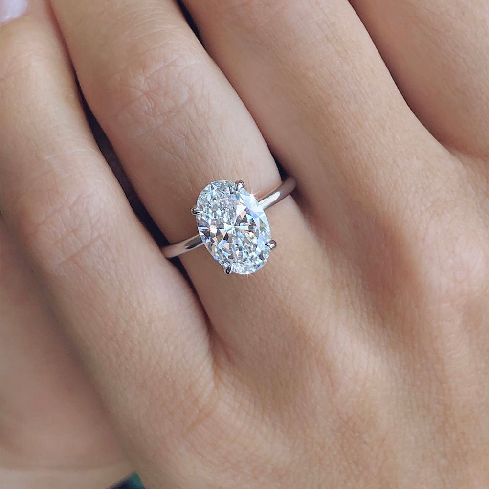 Stacy - Oval Solitär Verlobungsring aus 14k Weißgold mit einem funkelnden, Tulpen Setting, Natürlicher Diamant - handgefertigt & nachhaltig - von Labgrownlove