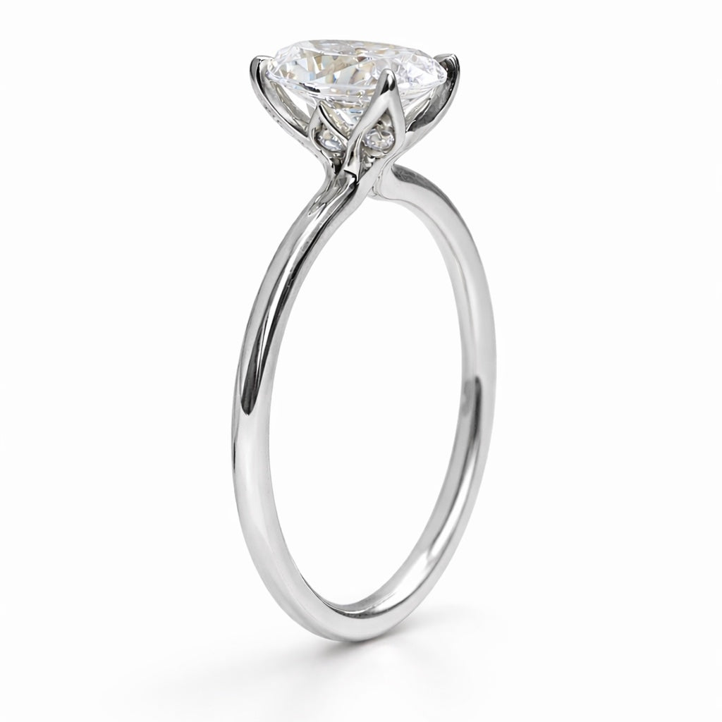 Stacy - Oval Solitär Verlobungsring aus 14k Weißgold mit einem funkelnden, Tulpen Setting, Natürlicher Diamant - handgefertigt & nachhaltig - von Labgrownlove