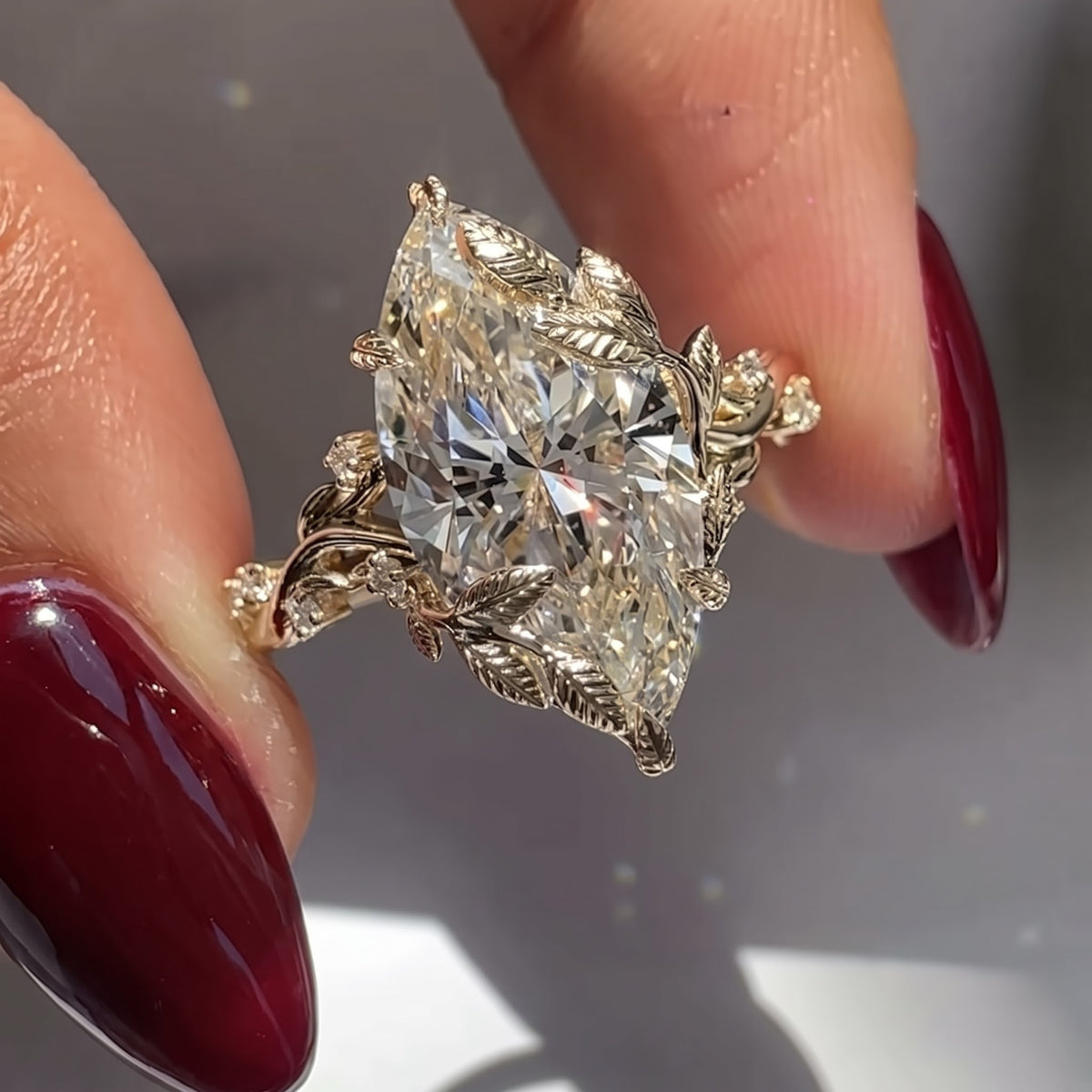 Flora – Marquise Floral Low Setting Verlobungsring | Labordiamant