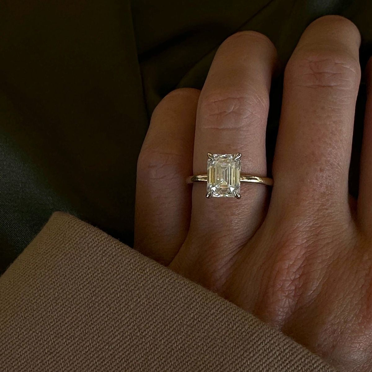 Celina Herz Emerald Verlobungsring aus 14k Gelbgold mit einem funkelnden, laborgezüchteten Diamanten – handgefertigt, nachhaltig, von Labgrownlove