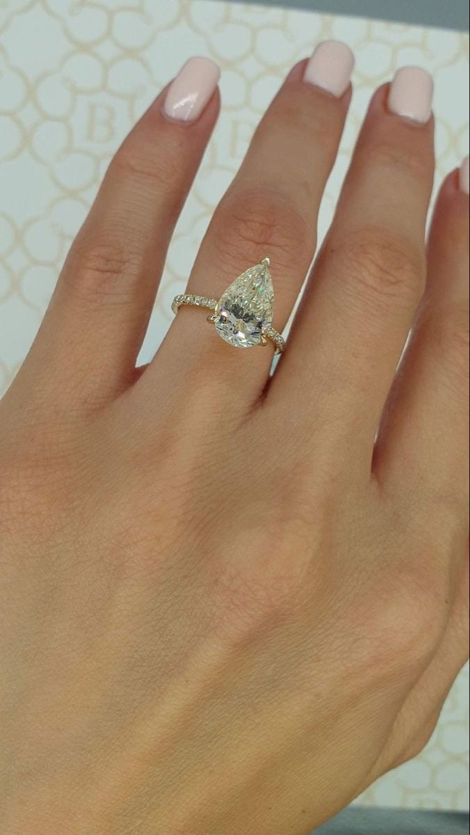 Inna Verlobungsring – Tropfen (Pear Cut) Lab grown Diamant in Gold & Platin Ringe Lab Diamond Labgrownlove
