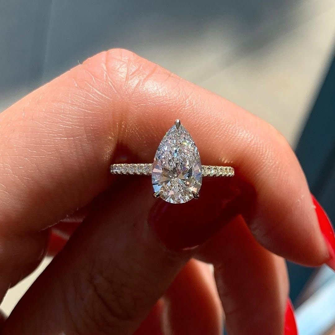 Inna Verlobungsring – Tropfen (Pear Cut) Lab grown Diamant in Gold & Platin Ringe Lab Diamond Labgrownlove