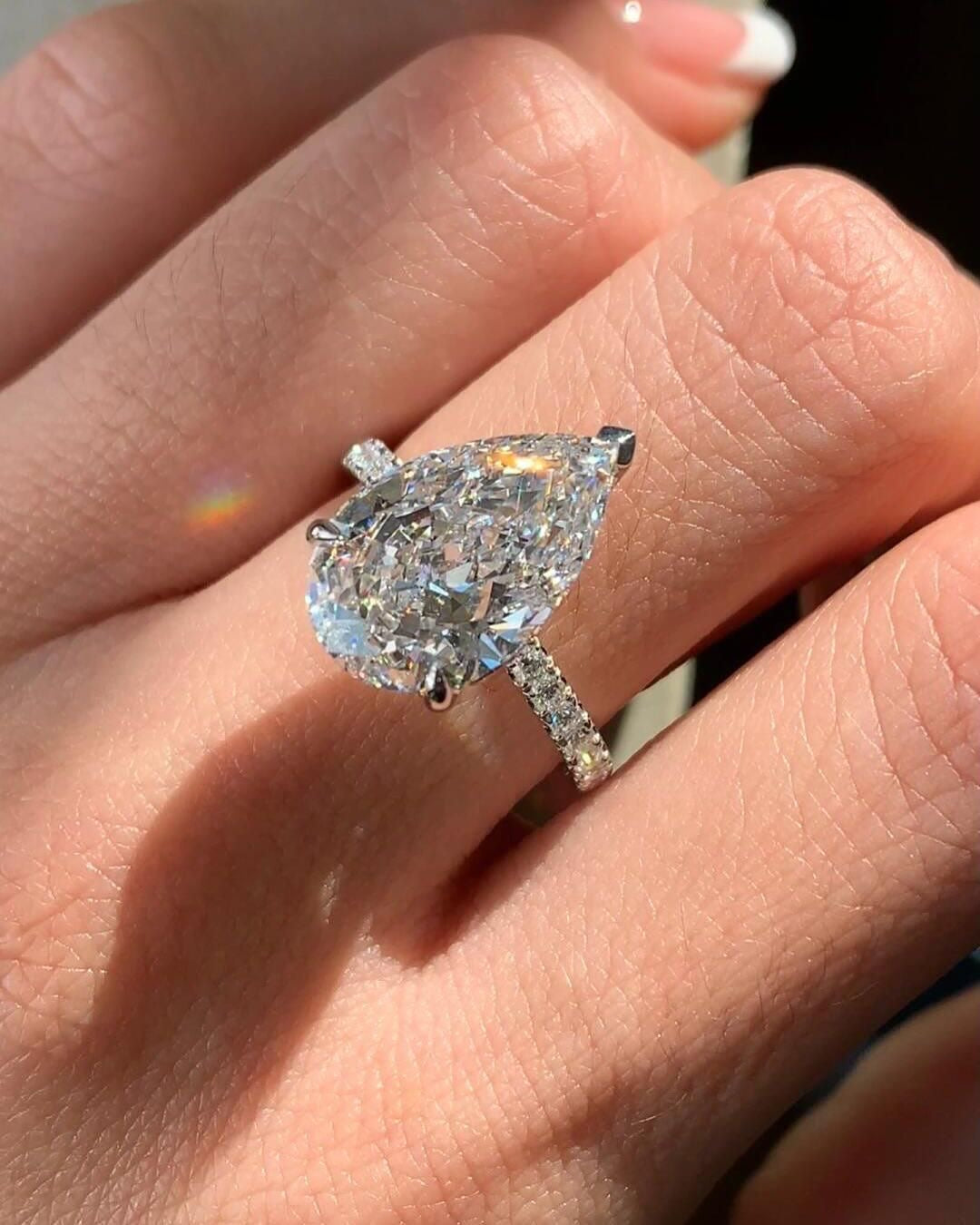 Inna - Tropfen Pavé | Halo Verlobungsring aus 14k Weißgold mit einem funkelnden, laborgezüchteten Diamanten - handgefertigt & nachhaltig - von Labgrownlove