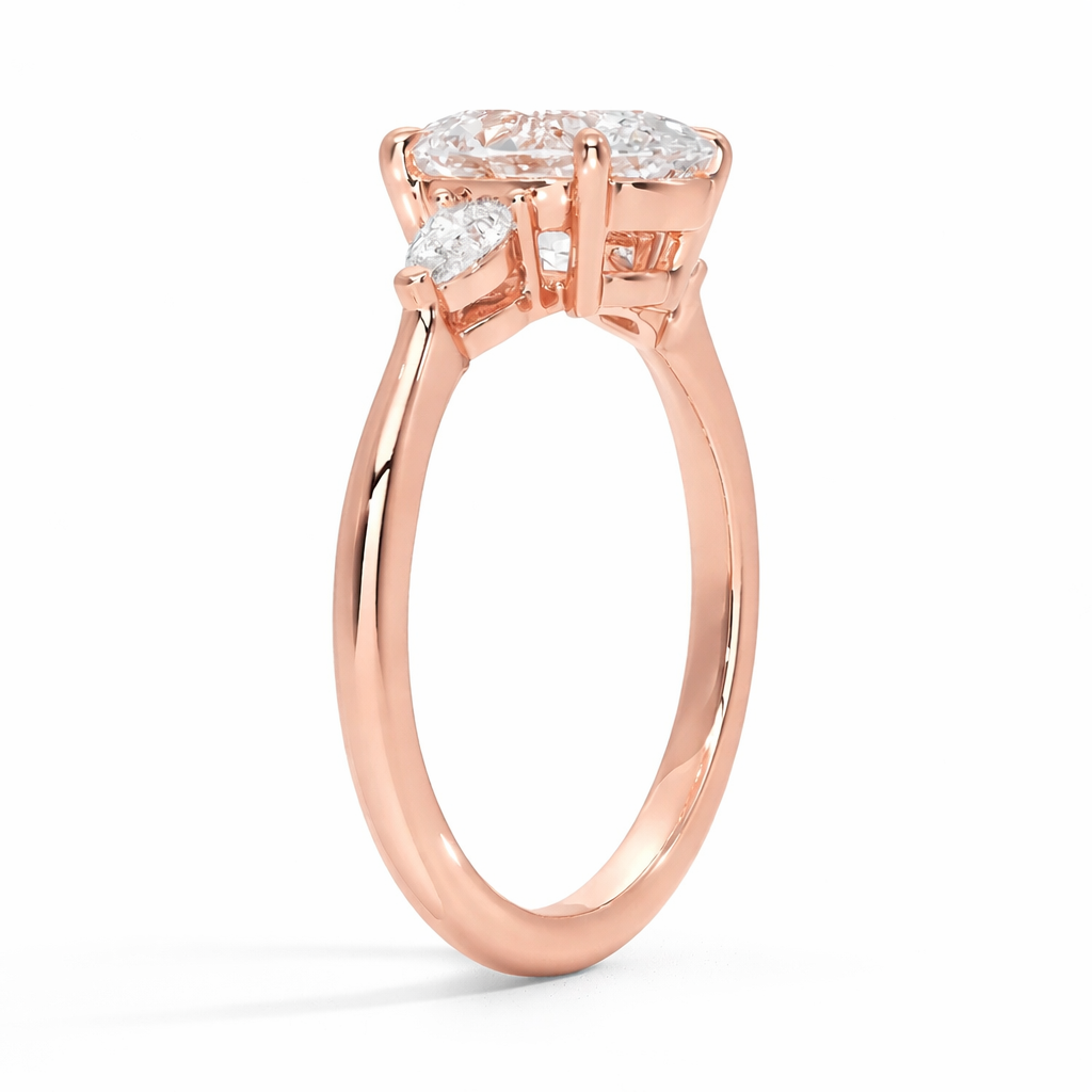 Carmen Oval Threestone Verlobungsring aus 18k Roségold mit einem funkelnden, laborgezüchteten Diamanten – handgefertigt, nachhaltig, von Labgrownlove