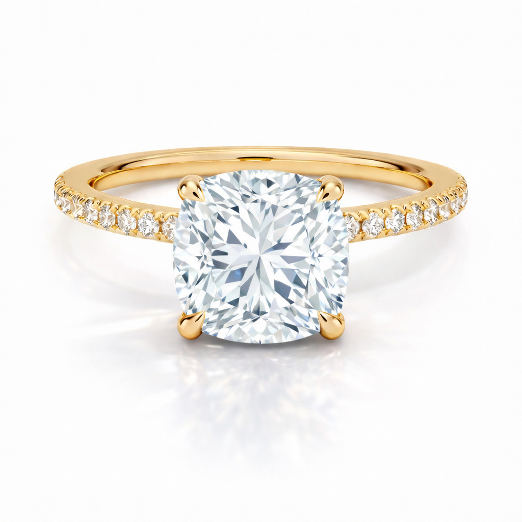 Lori - Cushion Pavé Verlobungsring aus 14k Gelbgold mit einem funkelnden Diamanten- laborgezüchtet, handgefertigt & nachhaltig - von Labgrownlove