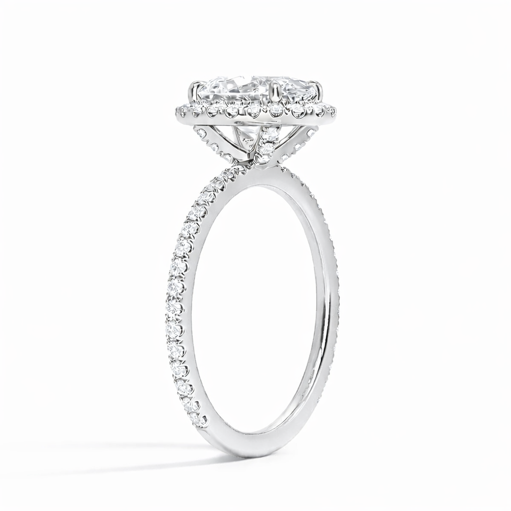 Gaby Oval Halo Pavé Verlobungsring aus 14k Weißgold mit funkelndem Diamanten – handgefertigt, nachhaltig & Laborgezüchtet- von Labgrownlove