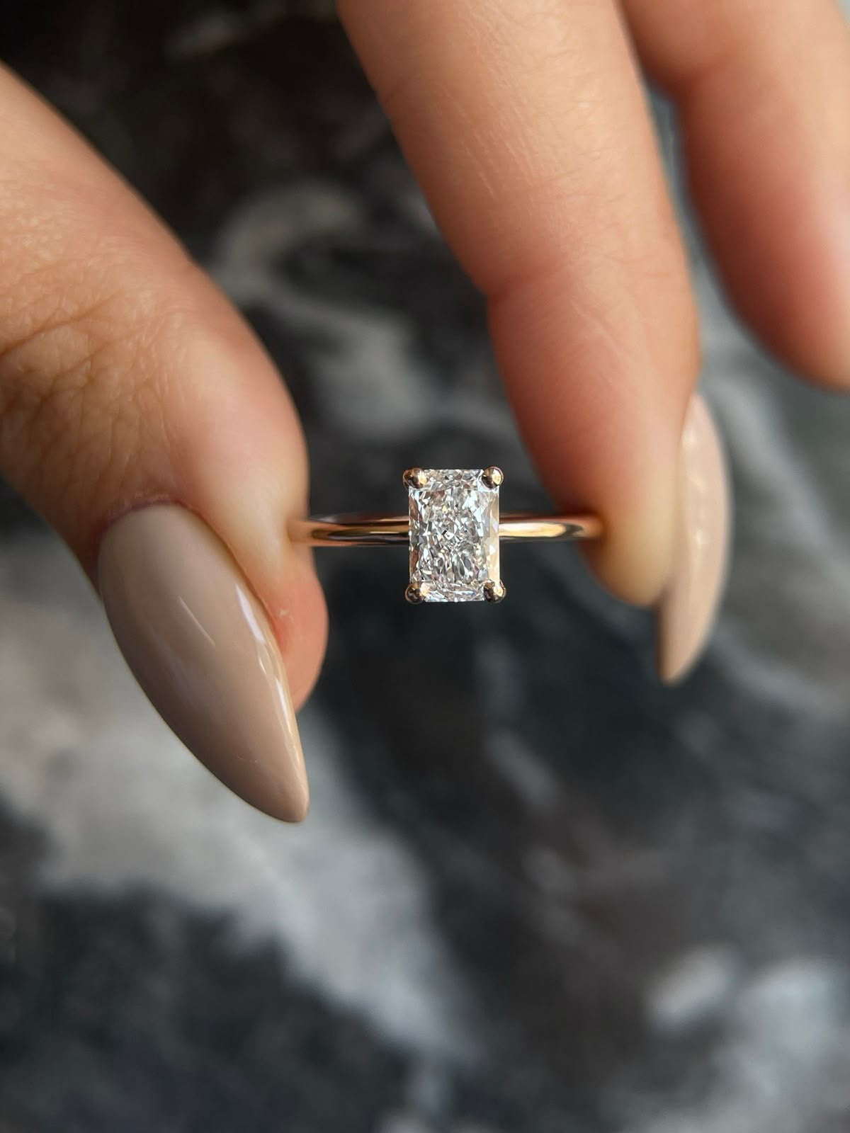 Veronica Radiant Solitär Verlobungsring aus 14k Gelbgold mit einem funkelnden, laborgezüchteten Diamanten – handgefertigt, nachhaltig, von Labgrownlove