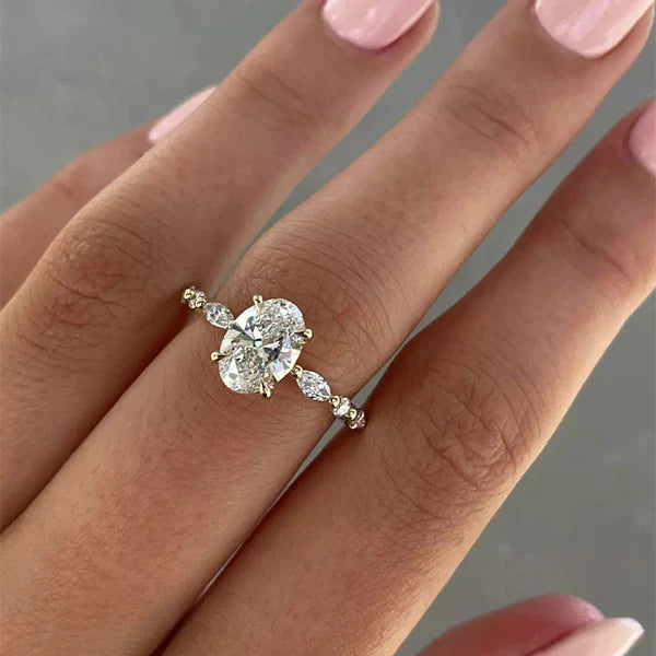 Chelsea - Oval Pavé Verlobungsring aus 14k Gelbgold mit einem funkelnden, laborgezüchteten Diamanten - handgefertigt & nachhaltig - von Labgrownlove