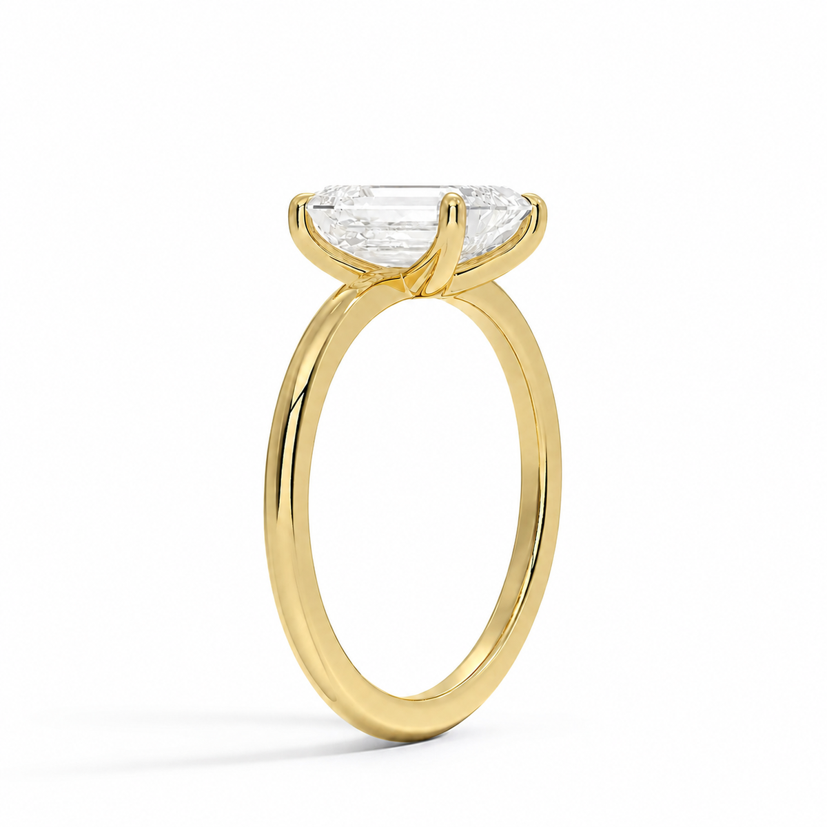 Zara - Solitaire Emerald Knife Edge Low Setting-Verlobungsring aus 14k Gelbgold mit einem funkelnden, laborgezüchteten Diamanten - handgefertigt & nachhaltig - von Labgrownlove