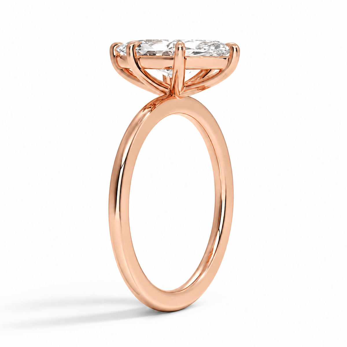 Seitenansicht: Marquise Verlobungsring aus Roségold mit Labordiamant und Galerieschiene