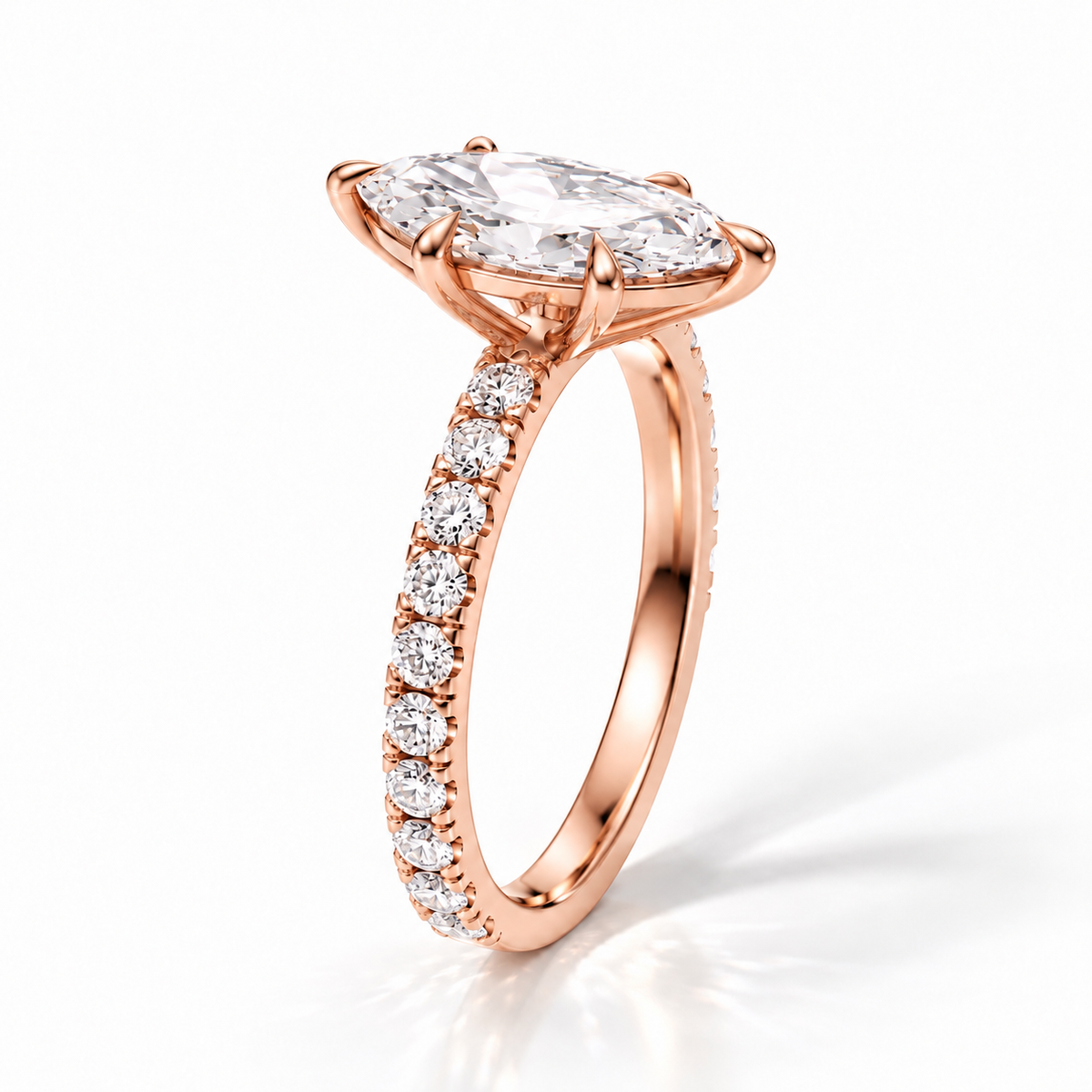 Seitenansicht: Marquise Verlobungsring aus 14 Karat Roségold mit Labordiamant