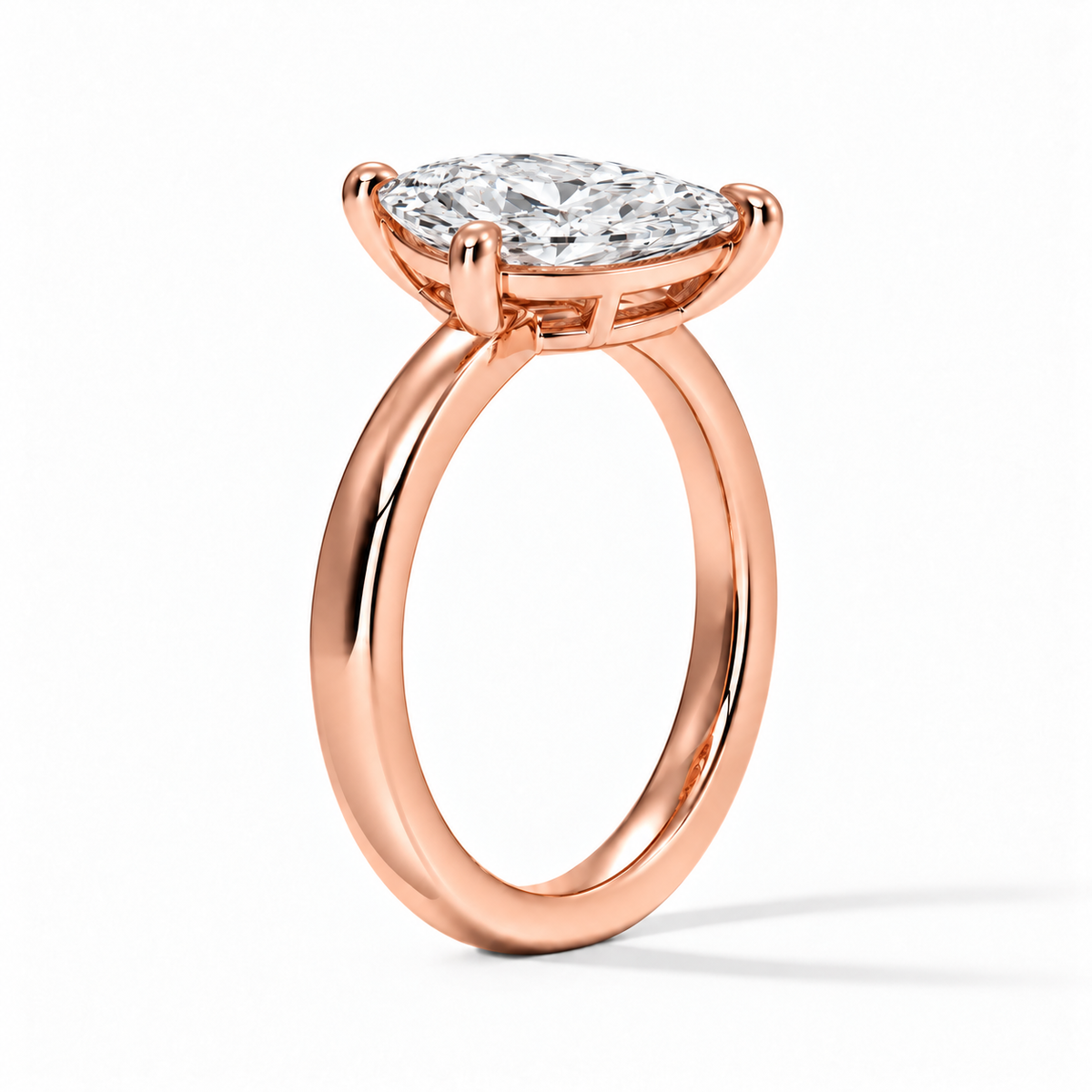 Seitenansicht: Tropfen Verlobungsring aus Roségold mit Labordiamant und flacher Fassung