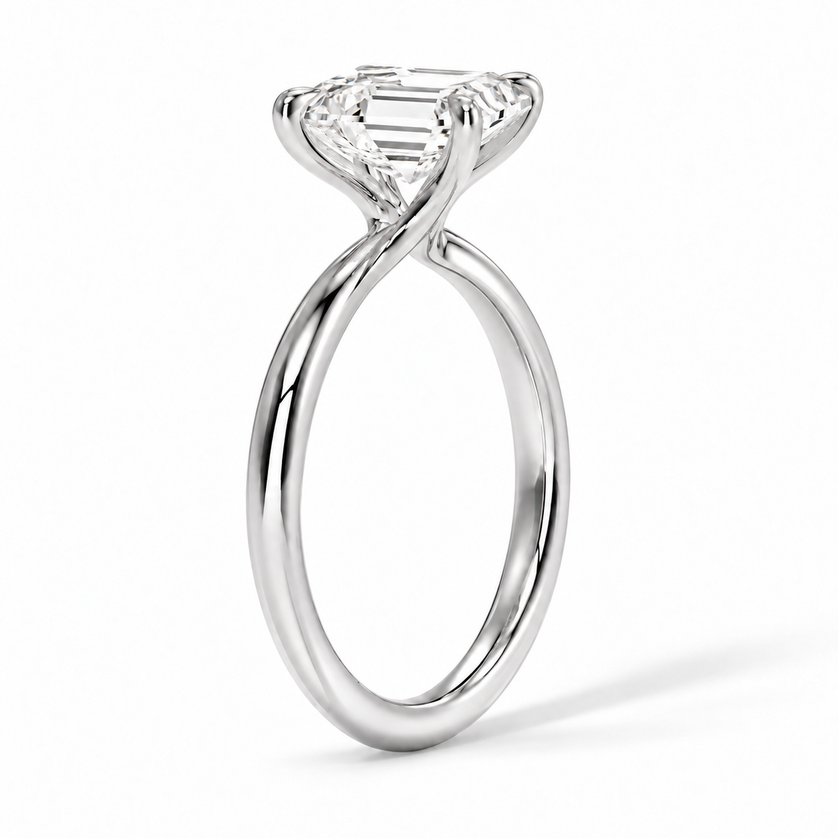 Seitenansicht: Asscher Solitär-Verlobungsring aus Weißgold mit Labordiamant