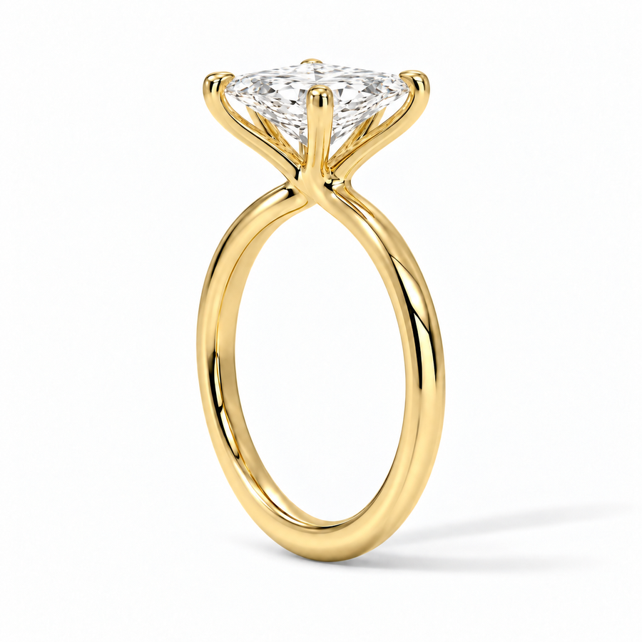 Seitenansicht: Princess-Cut Solitär-Verlobungsring aus Gelbgold mit Labordiamant