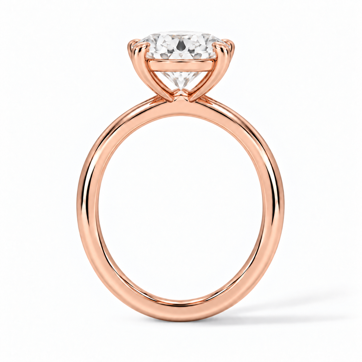 Seitenansicht: Runder Verlobungsring aus Roségold mit Labordiamant und Galerieschiene