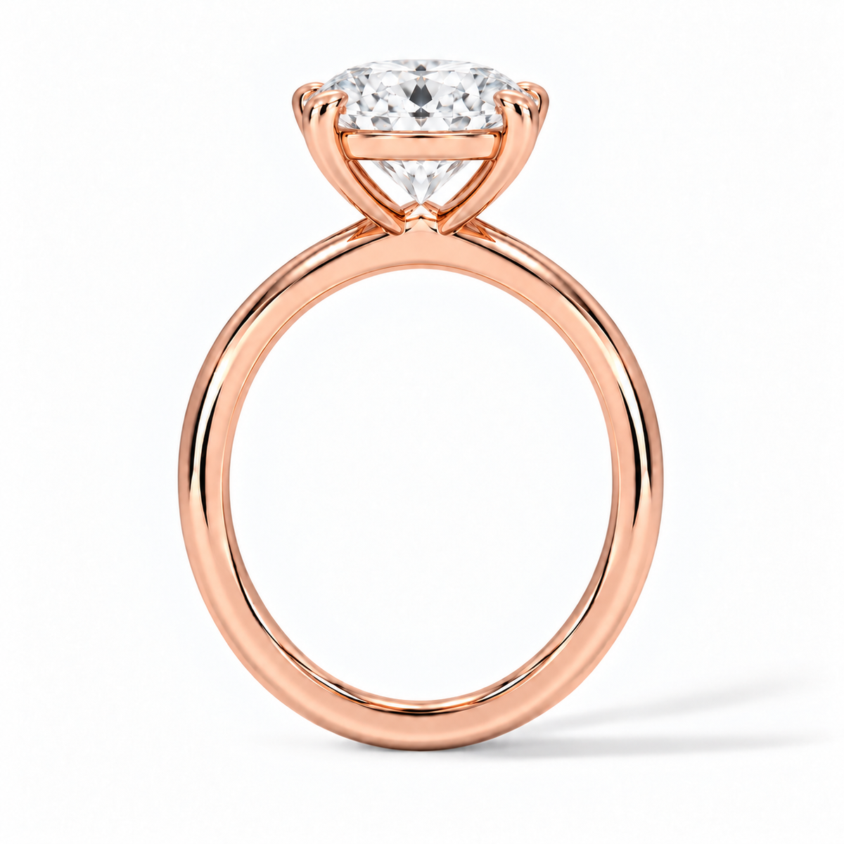 Seitenansicht: Ovaler Verlobungsring aus Roségold mit Labordiamant und Galerieschiene