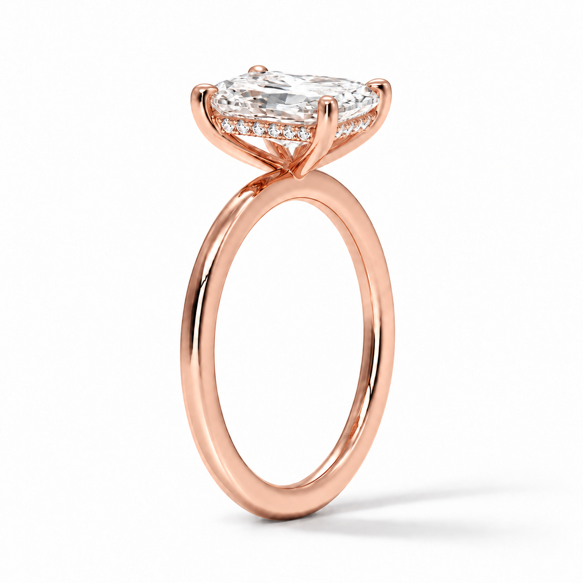 Seitenansicht: Radiant Verlobungsring aus Roségold mit Labordiamant und Hidden Halo und Galerieschiene