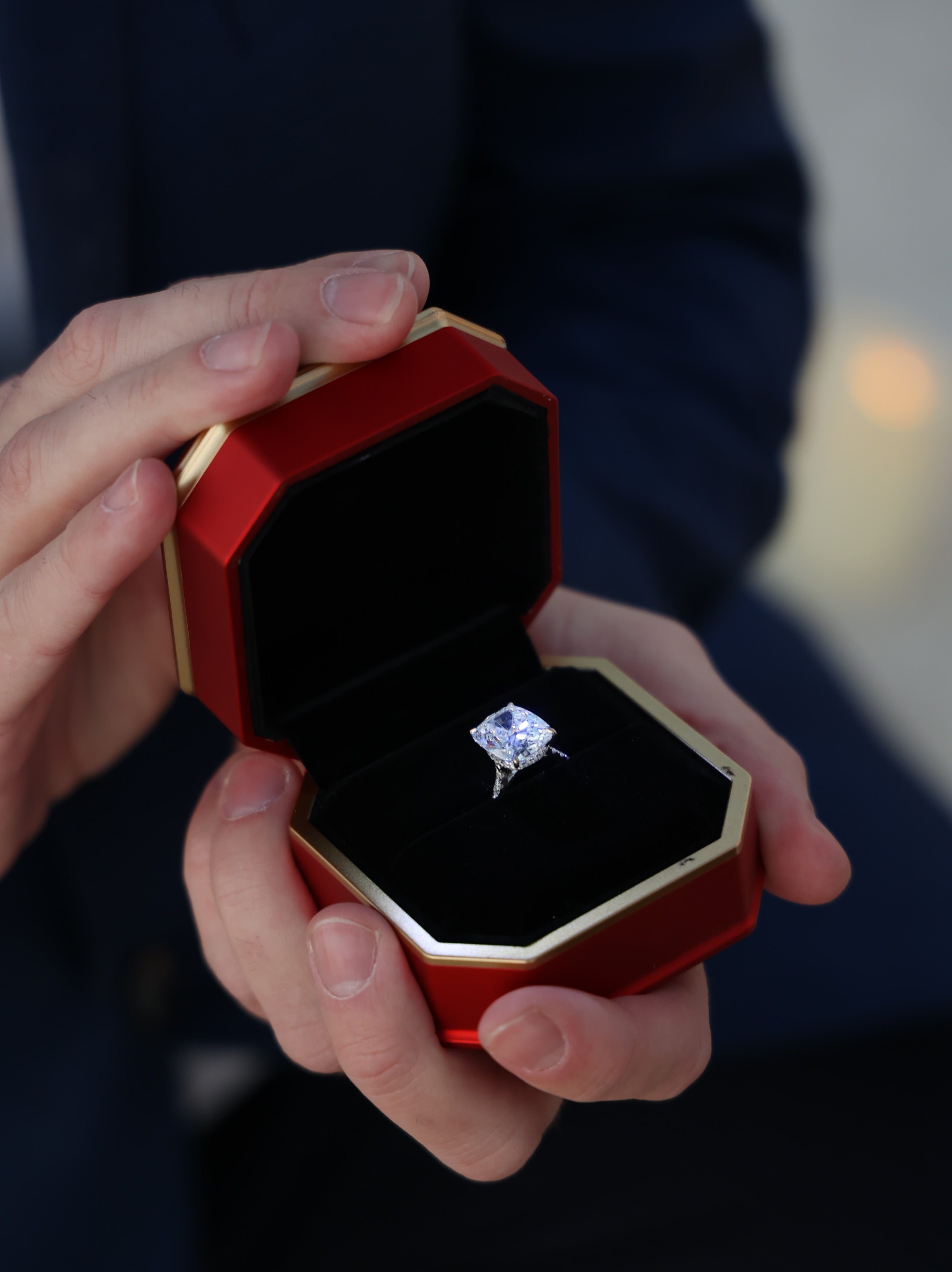 „Lori“ Eternity Kissen Lab grown Diamant Ringe Lab Diamond Labgrownlove Handgefertigt Jetzt einkaufen rot achteckig