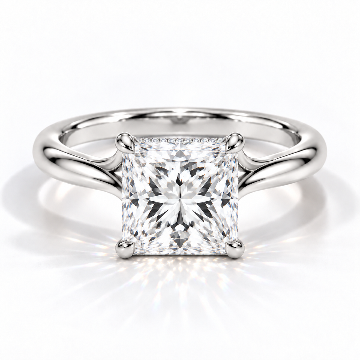 Princess-Cut Verlobungsring aus Weißgold mit Labordiamant und Hidden Halo und Cathedral-Fassung