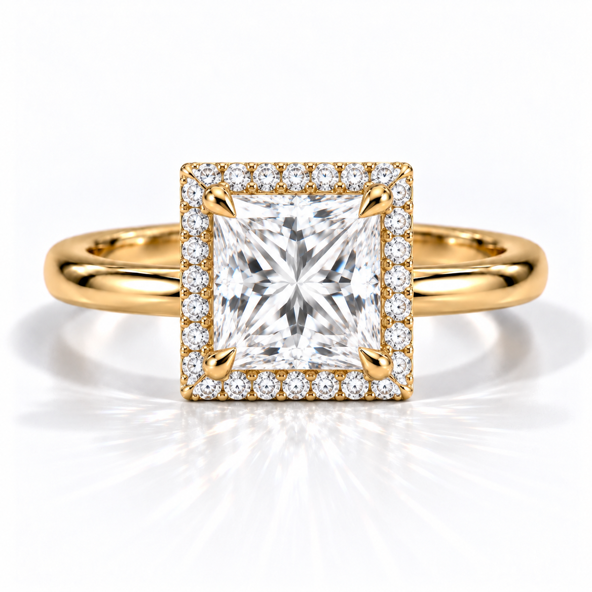 Princess-Cut Halo-Verlobungsring aus Gelbgold mit Labordiamant
