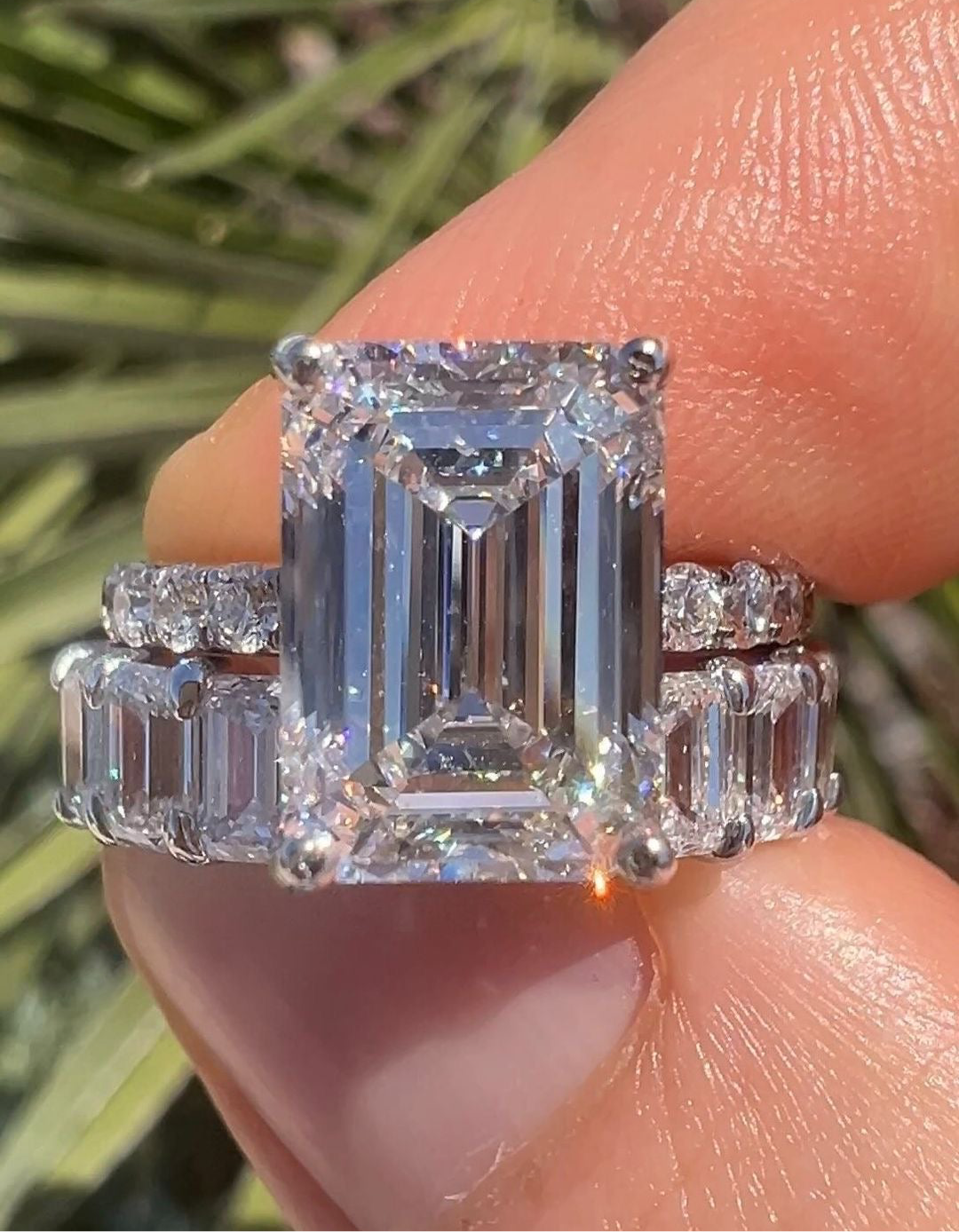 Queen - Emerald Eternity Verlobungsring aus 14k Weißgold mit einem funkelnden Diamanten- laborgezüchtet, handgefertigt & nachhaltig - von Labgrownlove