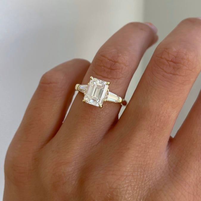 Guilia Emerald Baguette Threestone Laborgezüchteter Diamant Verlobungsring