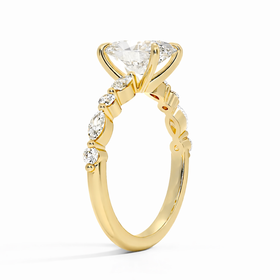 Seitenansicht: Ovaler Verlobungsring aus 14 Karat Gelbgold mit Labordiamant
