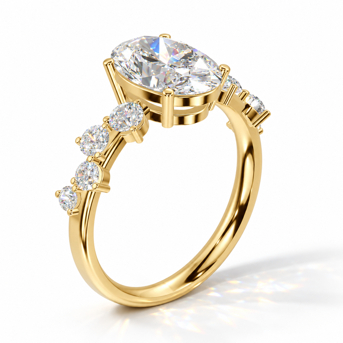 Florida Oval Cluster Verlobungsring in Gelbgold mit Labordiamanten – Dreiviertelansicht