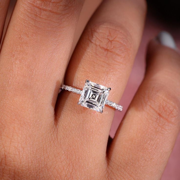 Taylor - Asscher Pavé Verlobungsring aus 14k Weißgold mit einem funkelnden, laborgezüchteten Diamanten - handgefertigt & nachhaltig - von Labgrownlove 