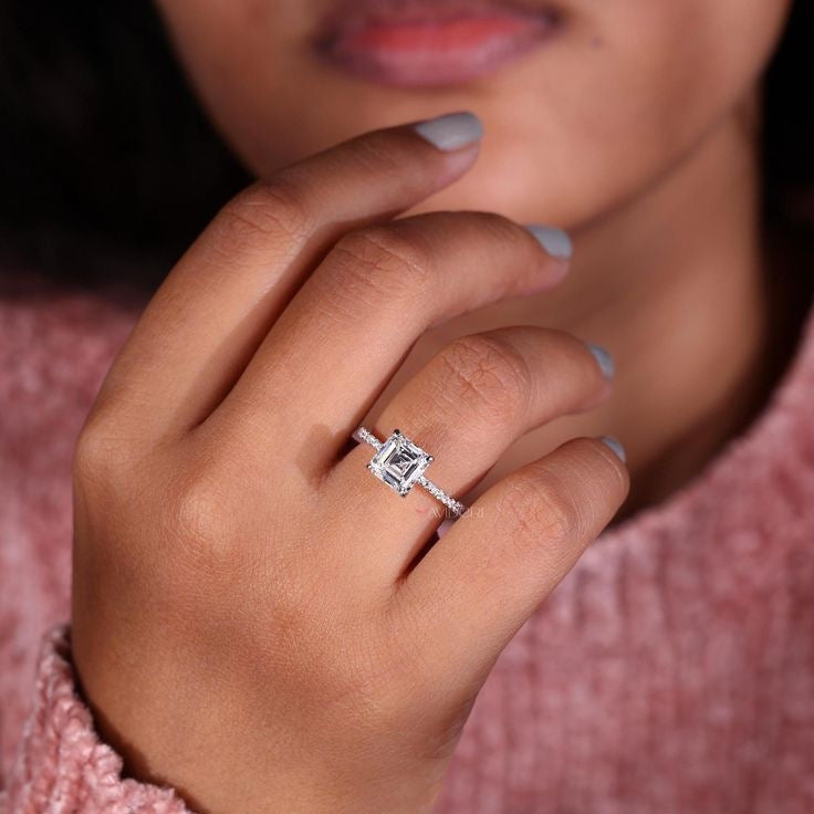 Taylor - Asscher Pavé Verlobungsring aus 14k Weißgold mit einem funkelnden, laborgezüchteten Diamanten - handgefertigt & nachhaltig - von Labgrownlove 