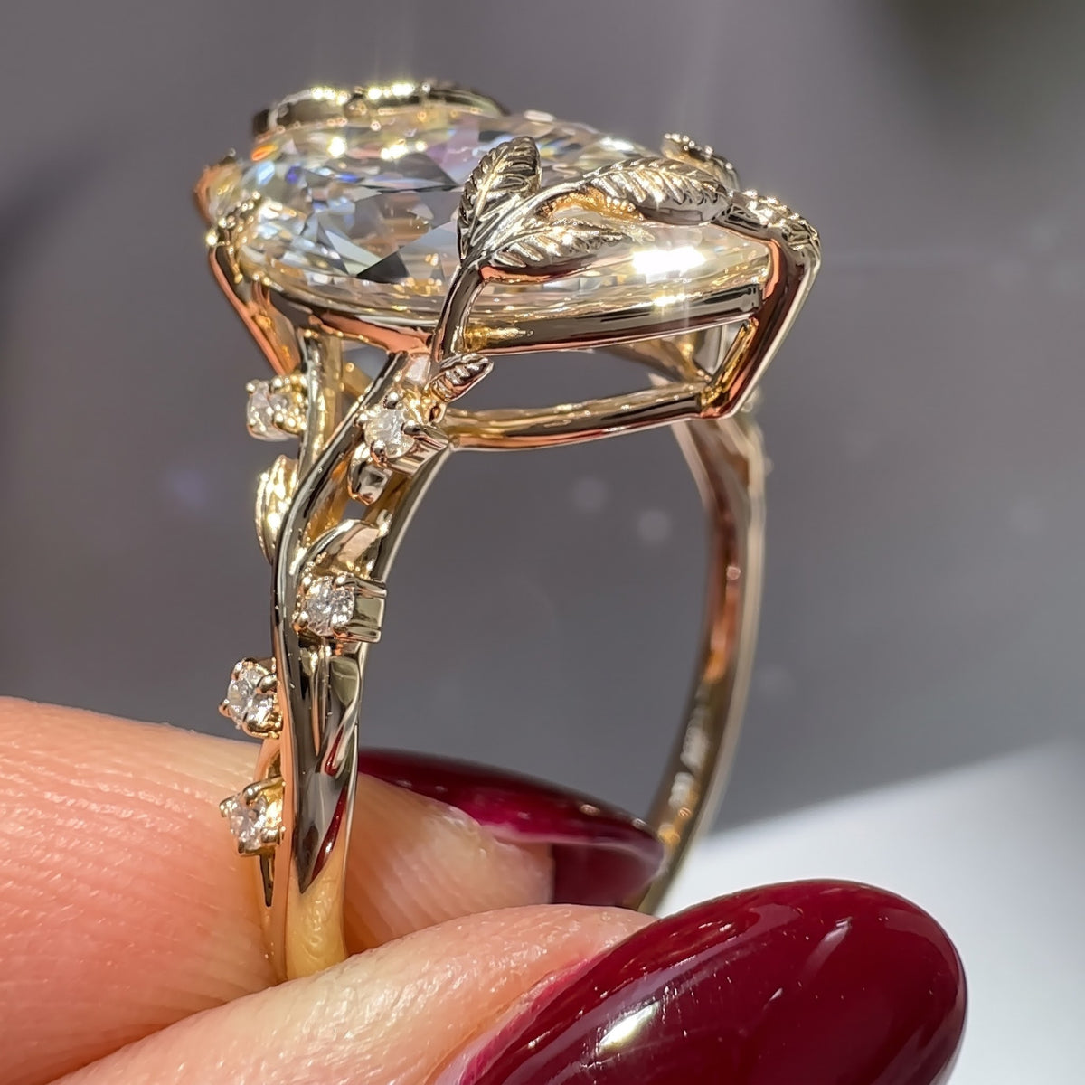 Flora – Marquise Floral Low Setting Verlobungsring | Labordiamant