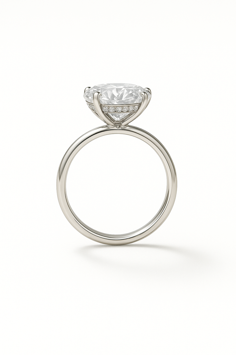 Seitenansicht: Ovaler Solitär-Verlobungsring aus 14 Karat Weißgold mit Labordiamant und Hidden Halo