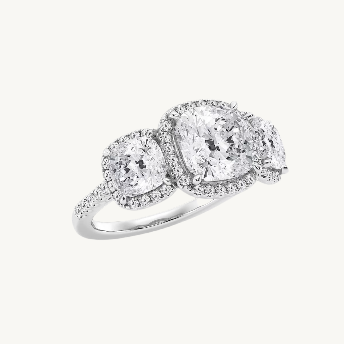 „Maya“ Kissen Lab grown Diamant Ringe Lab Diamond Labgrownlove Handgefertigt Jetzt einkaufen drei stein diamant ring