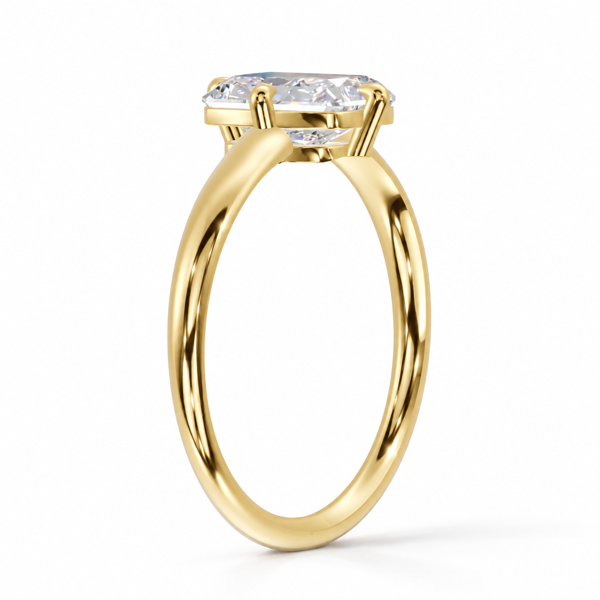 Lethizia Radiant-Verlobungsring in Gelbgold – Schräge Seitenansicht der niedrigen Fassung