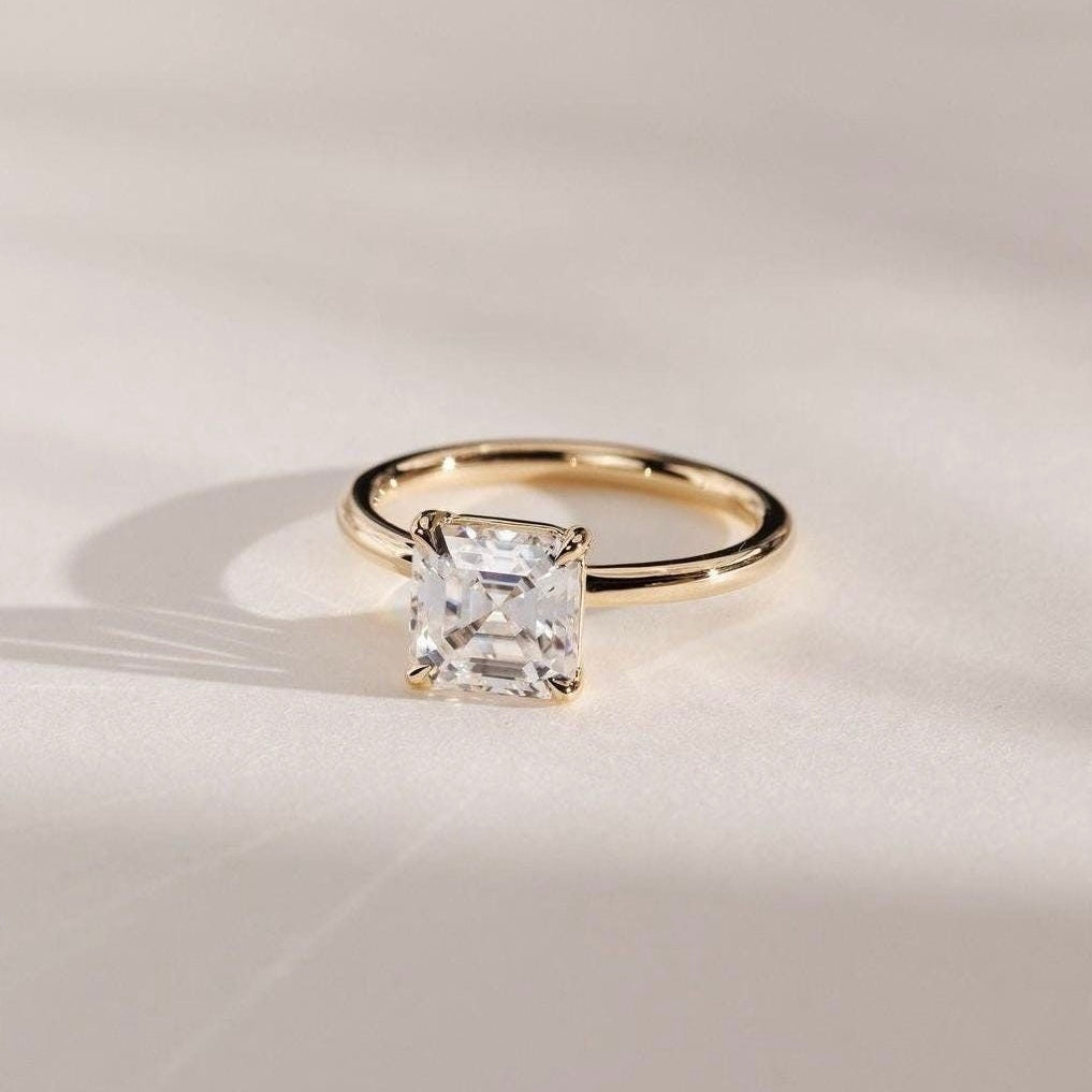 Clara - Asscher Solitär Verlobungsring aus 14k Gelbgold mit einem funkelnden, laborgezüchteten Diamanten - handgefertigt & nachhaltig - von Labgrownlove 
