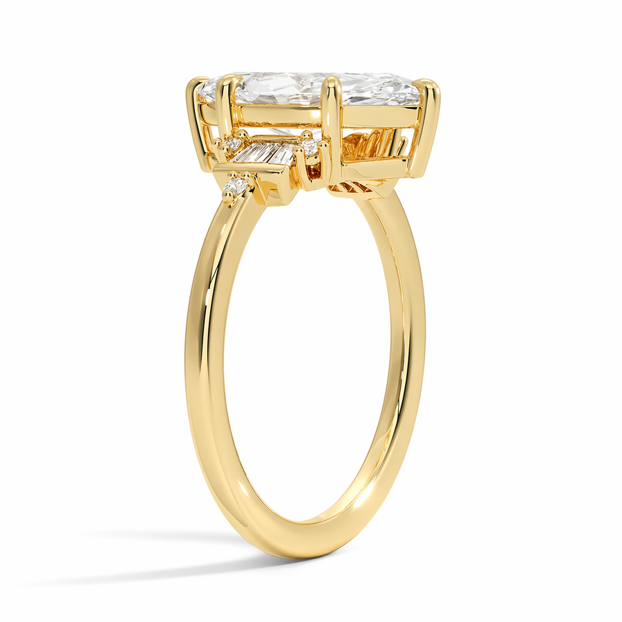 Seitenansicht: Marquise Cluster-Verlobungsring aus 14 Karat Gelbgold mit Labordiamant