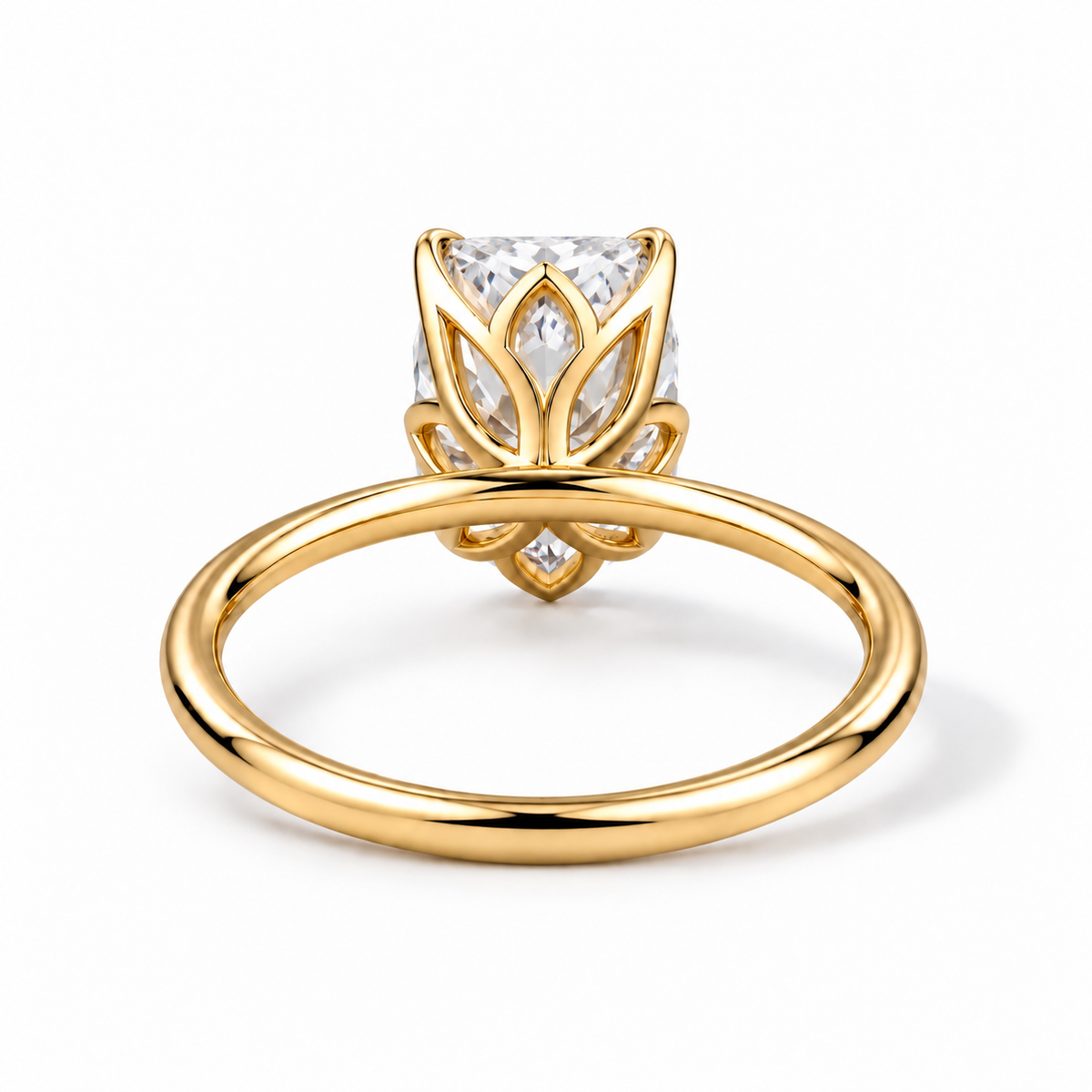 Seitenansicht: Emerald-Verlobungsring aus Gelbgold mit Labordiamant und Tulpenfassung