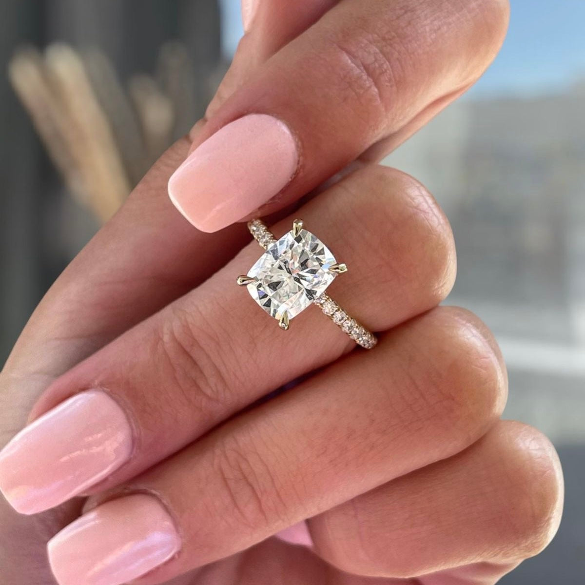 Stella - Elongated Cushion hidden Halo Pavé Laborgezüchteter Diamant