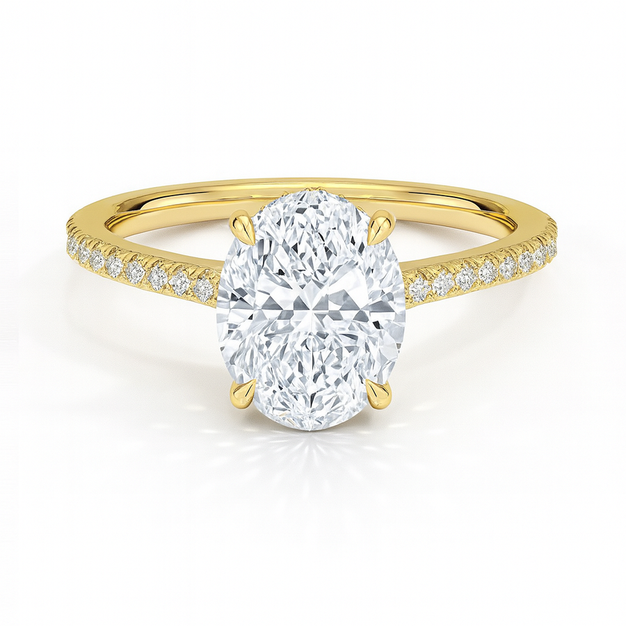 Ovaler Verlobungsring aus 14 Karat Gelbgold mit Labordiamant und Pavé-Ringschiene und Hidden Halo