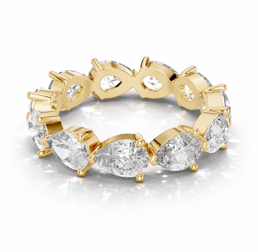 Memoire-Ring aus Gelbgold mit Labordiamanten im Tropfenschliff