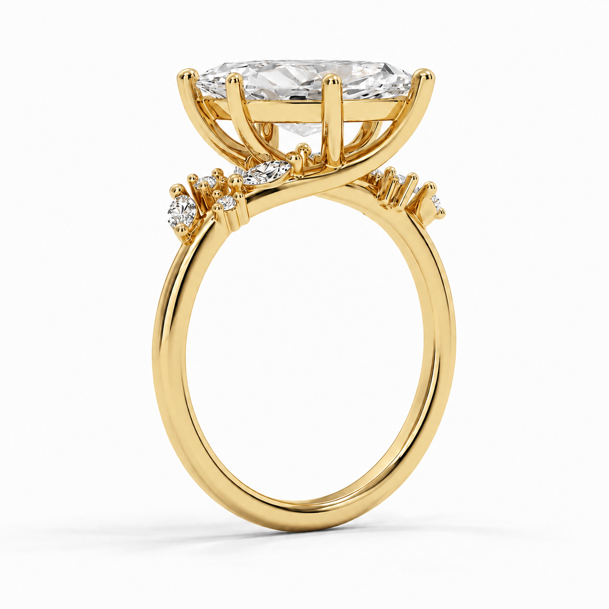 Melody - Marquise Verlobungsring mit floralen Akzentdiamanten aus 14k Gelbgold mit einem funkelnden, laborgezüchteten Diamanten - handgefertigt & nachhaltig - von Labgrownlove