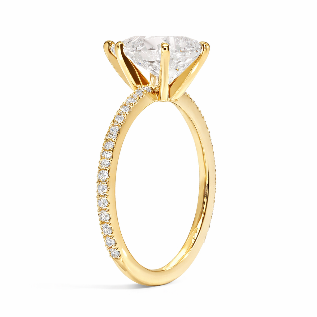 Sandy Herzförmiger Pavé Verlobungsring aus 14k Goldgelb mit einem funkelnden, laborgezüchteten Diamanten – handgefertigt, nachhaltig, von Labgrownlove