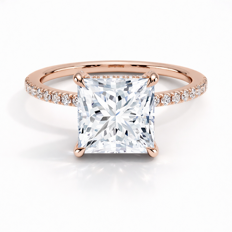Princess-Cut Verlobungsring aus 14 Karat Roségold mit Labordiamant und Pavé-Ringschiene und Hidden Halo