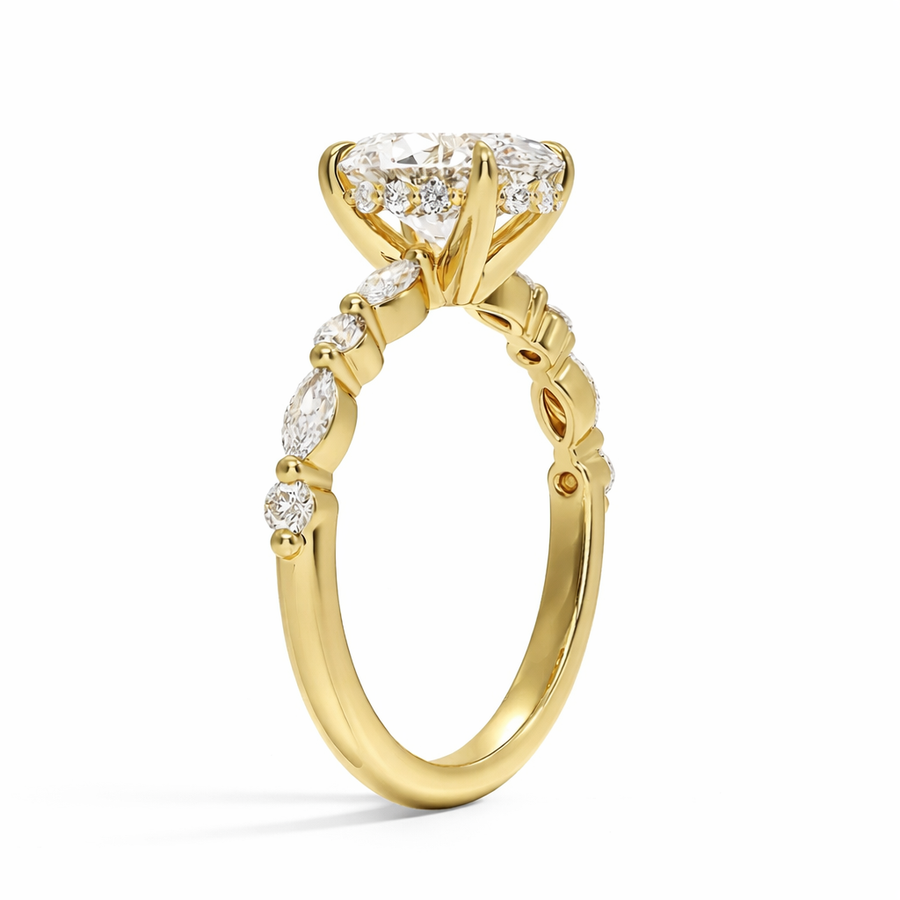 Seitenansicht: Ovaler Verlobungsring aus 18 Karat Gelbgold mit Labordiamant und Hidden Halo